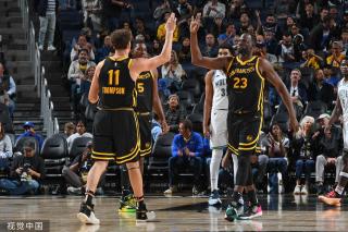 起的篮球明 起的篮球明